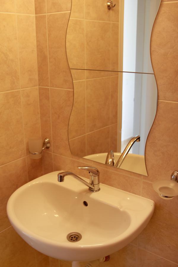 Bed and Breakfast Vis Velika Exterior foto